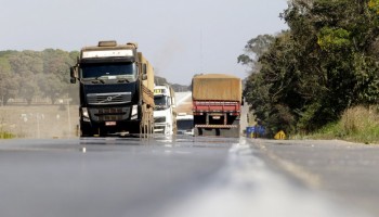 der-restringe-circulacao-de-veiculos-de-carga-na-sp-304-e-no-litoral