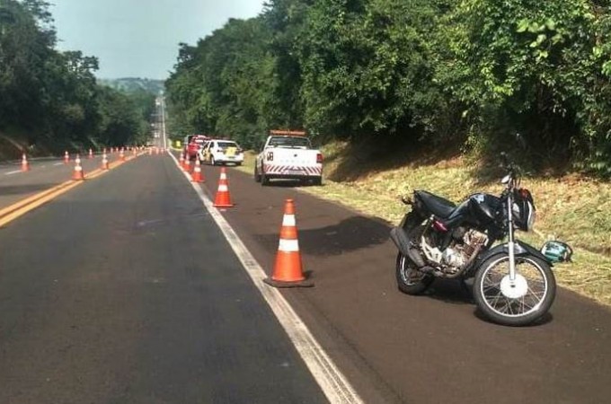 SP-255: Mulher cai da garupa de moto e morre atropelada