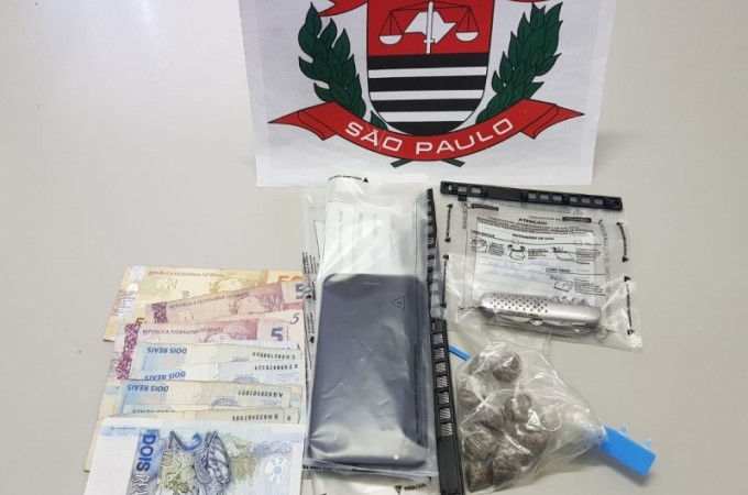 Pol�cia prende quatro durante opera��o em Iacanga