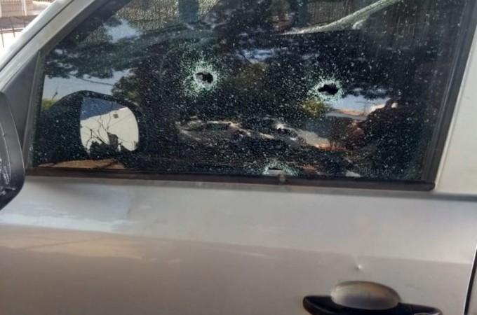 Homem � socorrido em Iacanga ap�s ter carro alvejado
