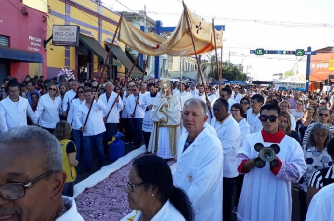 Corpus Christi presta homenagem ao menino Nelsinho Santana