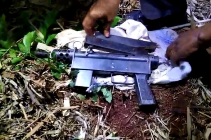 Jovem � preso depois de esconder metralhadora em matagal 