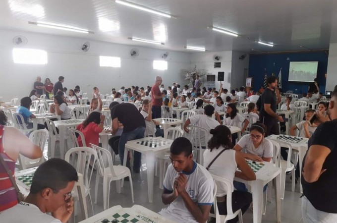 Alunos de Ibitinga conquistaram medalhas em jogos de xadrez e damas 