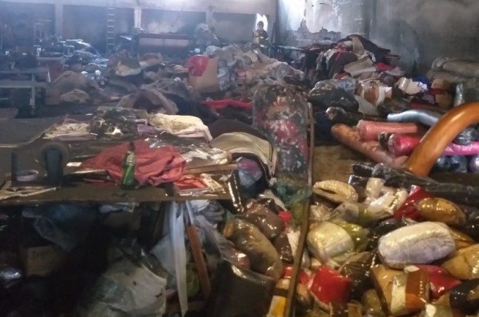 Inc�ndio atinge parte de f�brica de bordados em Ibitinga