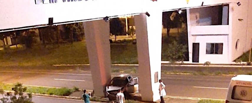 apos-colisao-homem-abandonou-veiculo-na-entrada-de-ibitinga