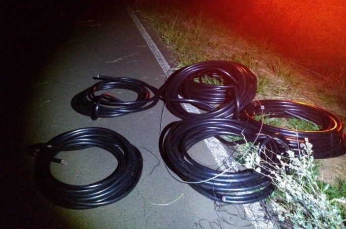 Trio � preso suspeito de tentar furtar cabos de telefonia em vicinal