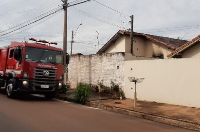 Inc�ndio: Bombeiros foram acionados no Jd. �ngelo de Rosa