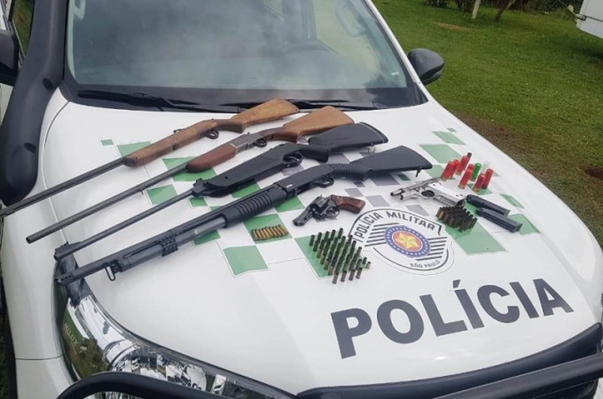 Pol�cia Ambiental apreende armas em Arealva