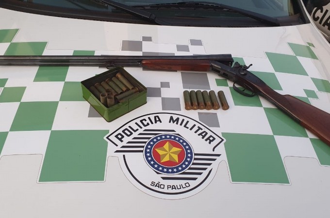 Pol�cia Ambiental apreende arma e muni��es em Piraju�