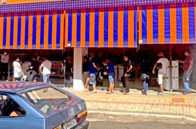 Flexibilizao gera filas; desrespeito gerar multa at R$ 4,6 mil