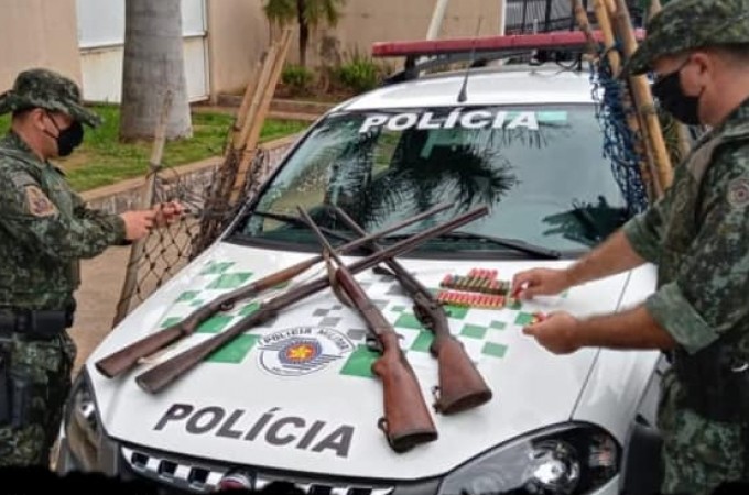 PM Ambiental aprende armas com ca�adores de animais silvestres