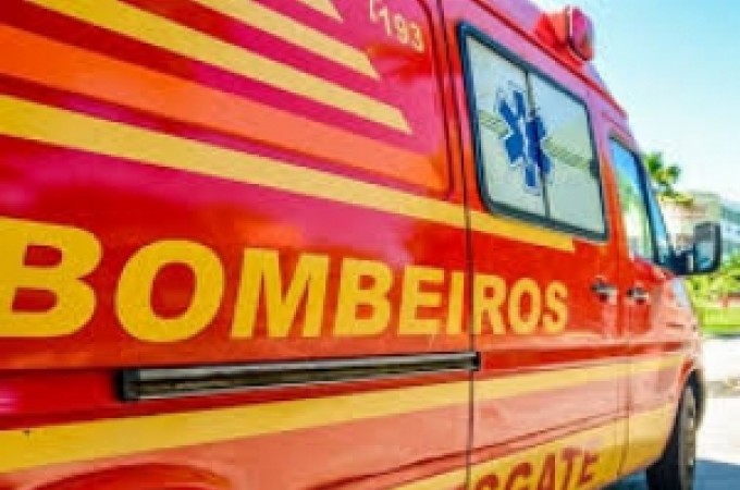 SP-333: Tr�s pessoas ficam gravemente feridas ap�s colis�o em Ponga�