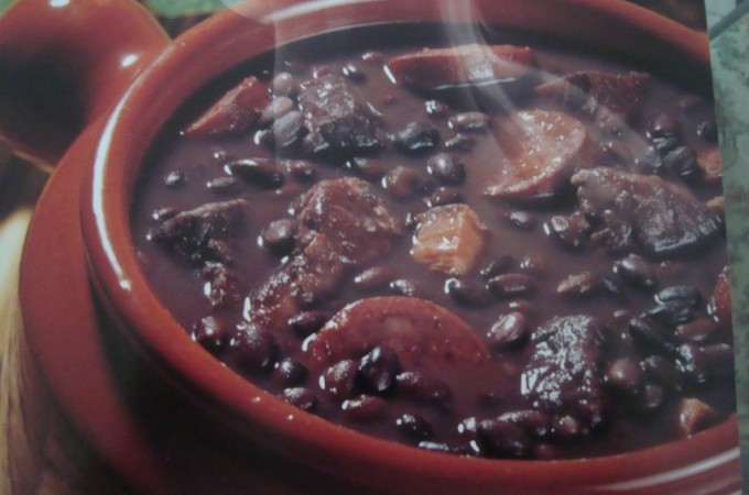 Feijoada em prol da Casa da Sopa ser drive-thru