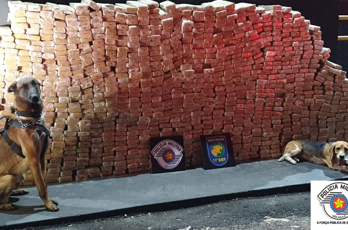 PM Rodovi�ria de Araraquara apreende 870 kg de maconha na SP-255