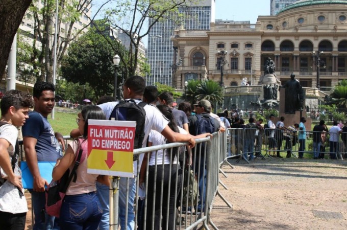 Covid-19: governo prorroga programa de reduo de salrios e jornada