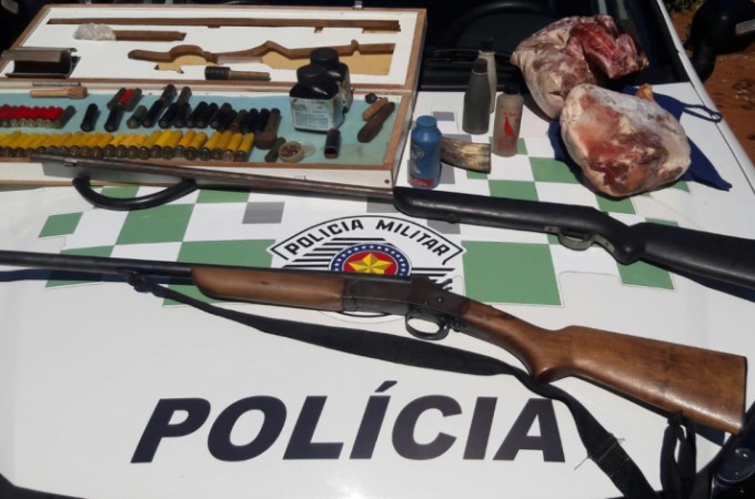 PM Ambiental apreende armas e carne de capivara em Dois C�rregos