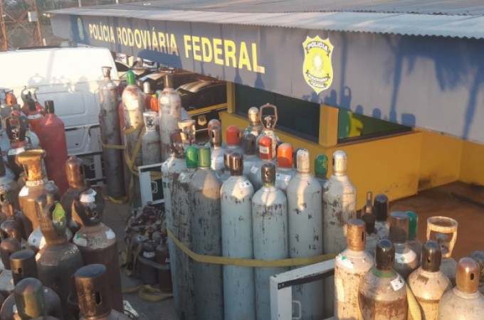 Cilindros de oxig�nio s�o apreendidos com R$ 94 milh�es em droga