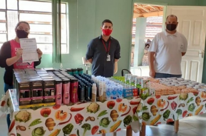 Lar de Idosos recebe doao de kit de higiene pessoal