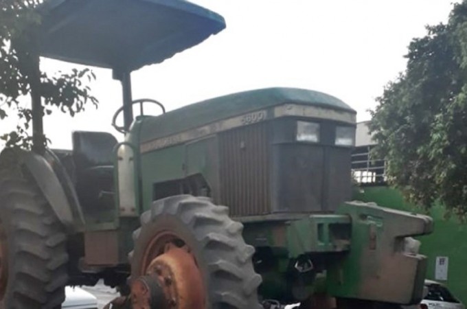 Trator roubado em It�polis � localizado pela PM em Taquaritinga
