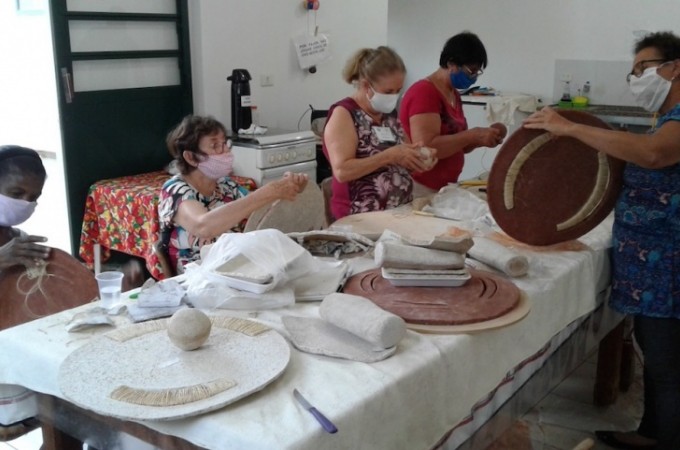 Curso de artesanato com fibra de cana-de-acar beneficiou alunos