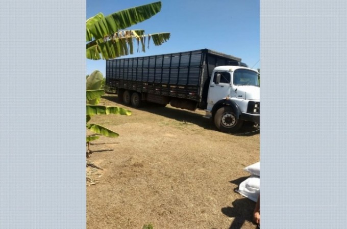 Taquaritinga: Ladr�es fazem ref�ns e roubam caminh�o com gado