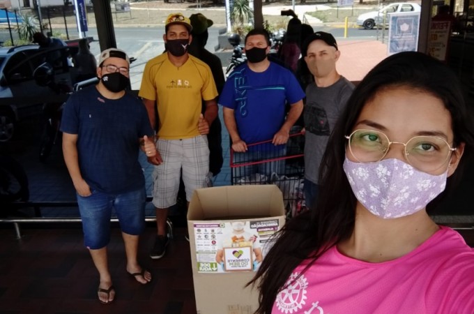 Voluntrios arrecadaram alimentos para instituies em Ibitinga