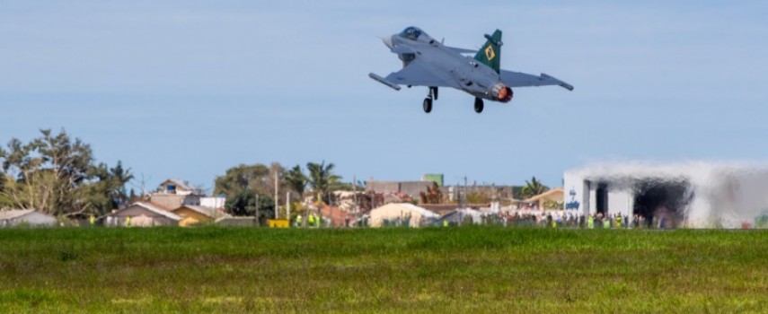 caca-da-forca-aerea-faz-voo-teste-em-gaviao-peixoto