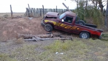 boborema-motorista-morre-apos-caminhonete-bater-em-coqueiros