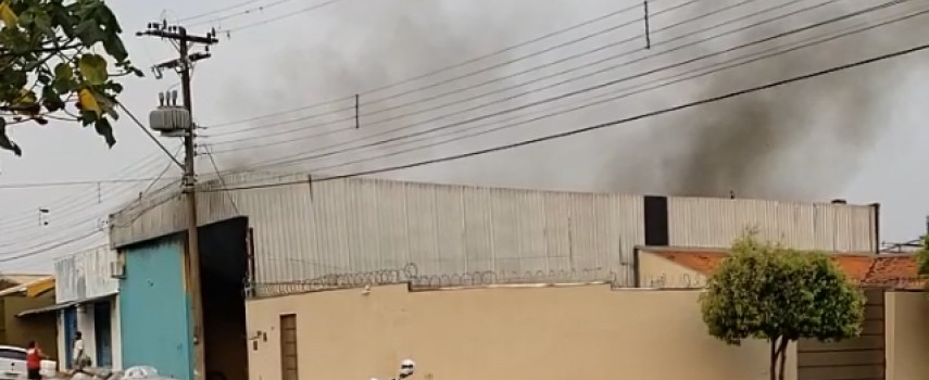 incendio-atingiu-fabrica-de-bordados-e-barracao-de-reciclaveis