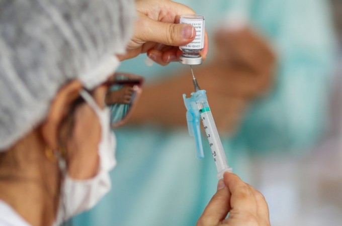 COVID-19: Vacinao chega para pessoas com 42 anos