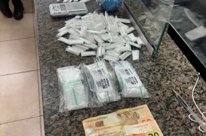 Pol�cia Militar prendeu 3 por Tr�fico de Drogas na Vila Maria