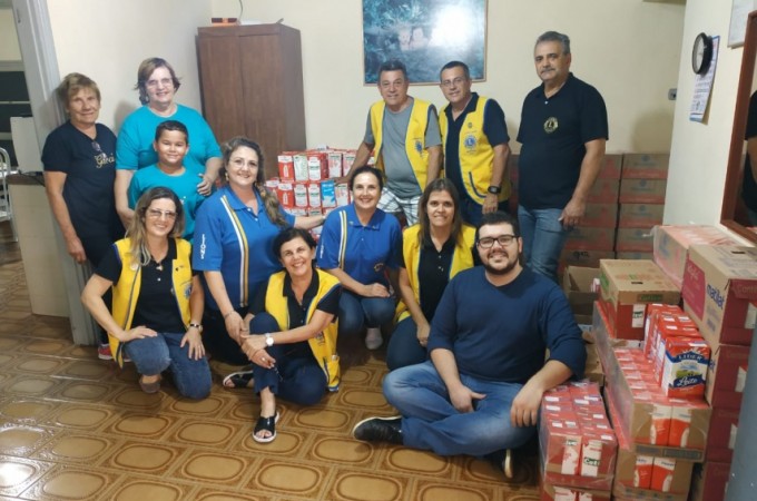 Lions arrecadou doao de 2.193 litros de leite para o GACCI