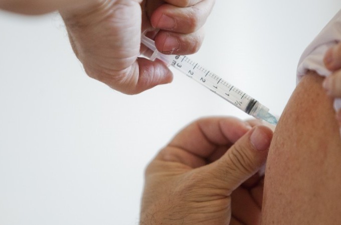 Depois de esgotar no 1 dia, Vacinao contra Gripe volta hoje (26)